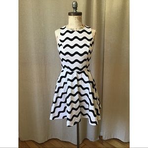 Dusen Dusen Wave Print Dress